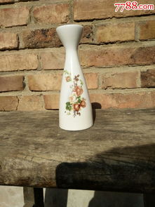 五幾年酒瓶一個,帶款