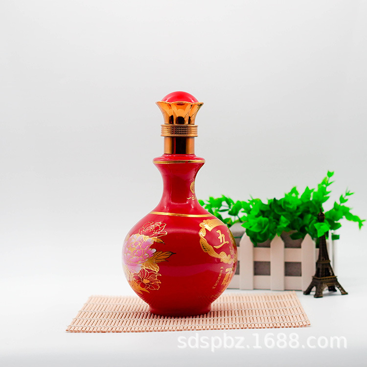 定制一斤裝花瓶形噴涂酒瓶 紅色釉烤金字 內容可設計鄆城酒瓶